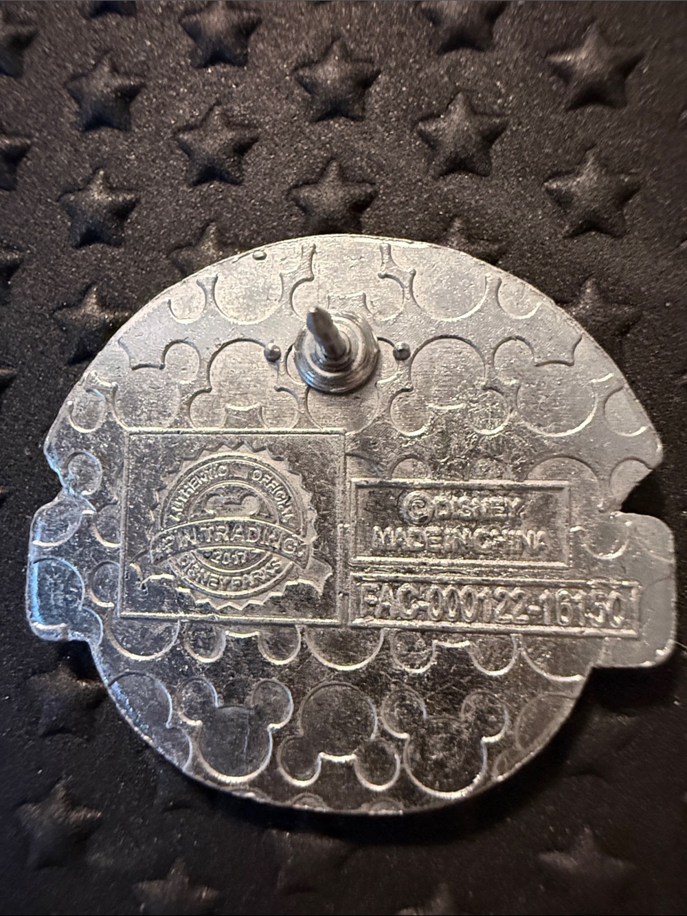 Disney Enamel Pin - Tsum-Tsum Tiki God, Released 2017 - Picture 2 of 2